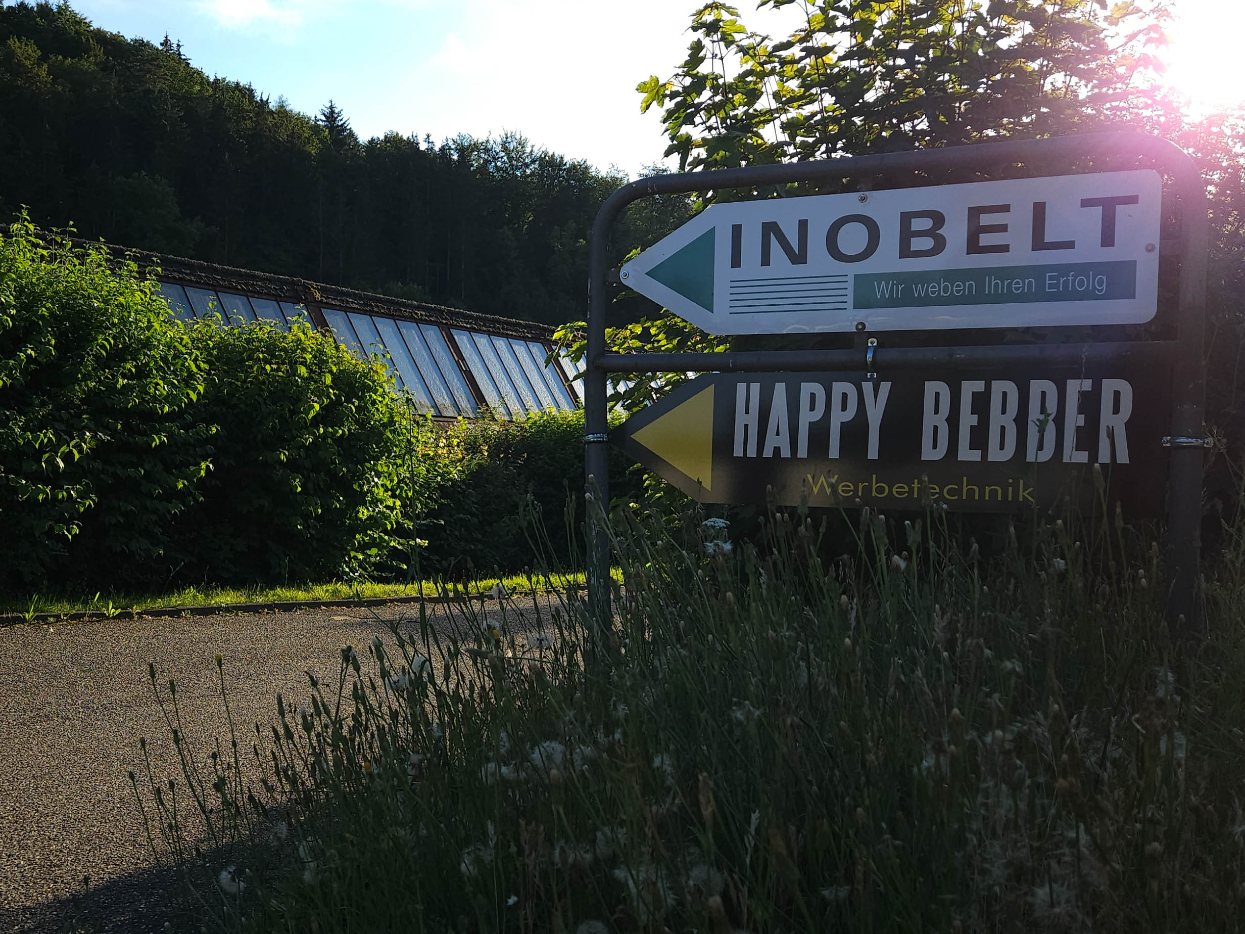 Happy Bebber Werbetechnik - Wegschilder